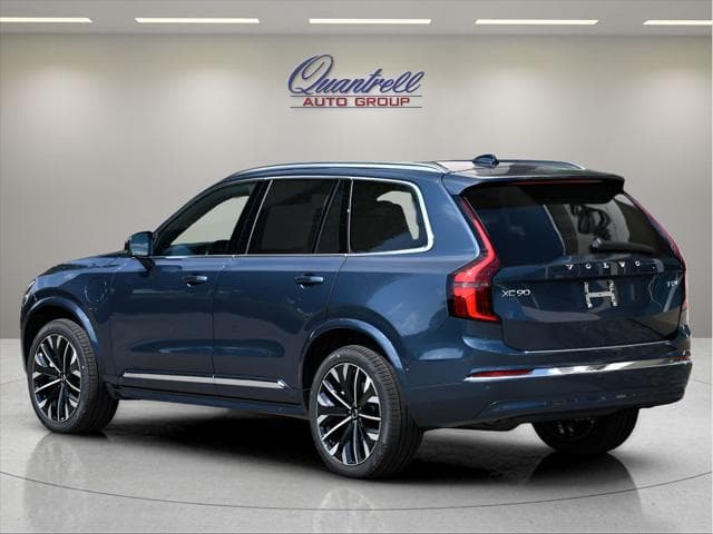 2026 Volvo XC90 Plug-In Hybrid SUV in Denim Blue Metallic thumbnail 6