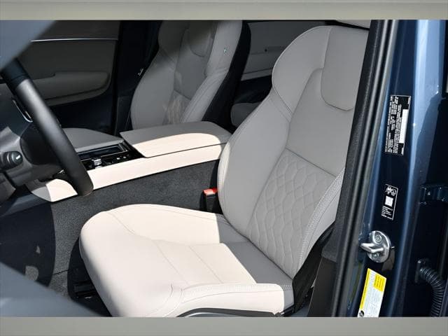 2026 Volvo XC90 Plug-In Hybrid SUV in Denim Blue Metallic thumbnail 13