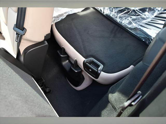 2026 Volvo XC90 Plug-In Hybrid SUV in Denim Blue Metallic thumbnail 16