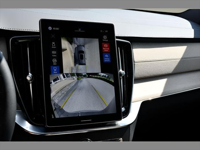 2026 Volvo XC90 Plug-In Hybrid SUV in Denim Blue Metallic thumbnail 22