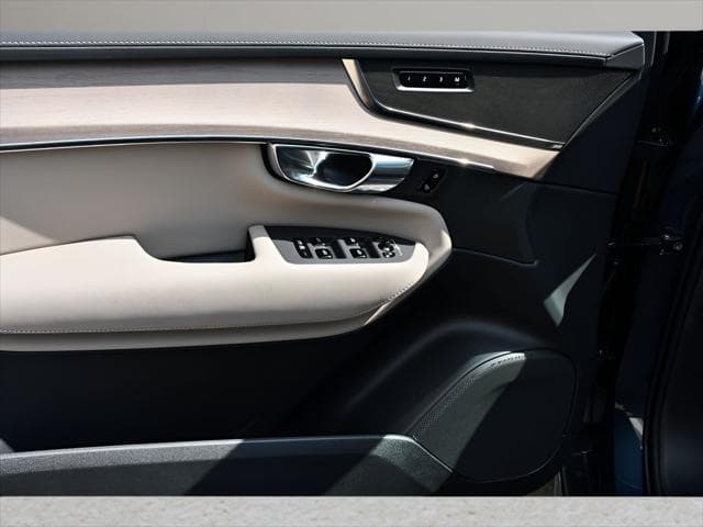 2026 Volvo XC90 Plug-In Hybrid SUV in Denim Blue Metallic thumbnail 27