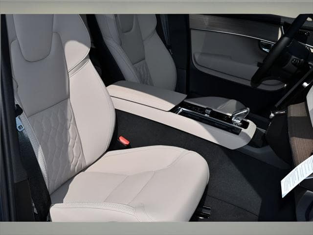2026 Volvo XC90 Plug-In Hybrid SUV in Denim Blue Metallic thumbnail 32