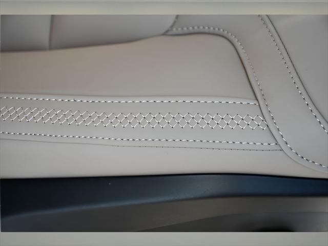 2026 Volvo XC90 Plug-In Hybrid SUV in Denim Blue Metallic thumbnail 34