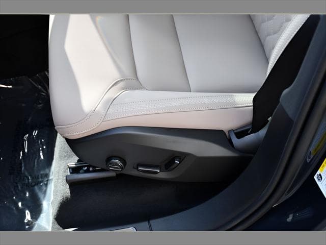 2026 Volvo XC90 Plug-In Hybrid SUV in Denim Blue Metallic thumbnail 35