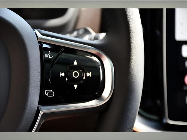 2026 Volvo XC90 Plug-In Hybrid SUV in Denim Blue Metallic thumbnail 36
