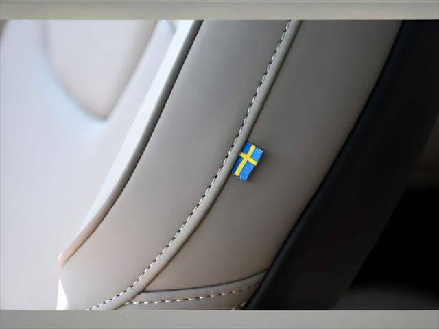 2026 Volvo XC90 Plug-In Hybrid SUV in Denim Blue Metallic thumbnail 40