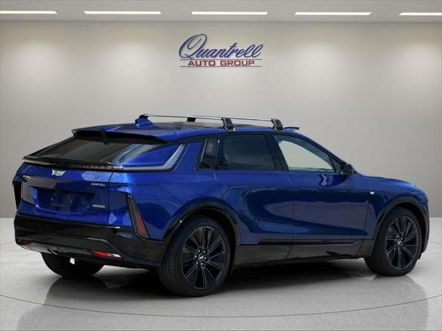 2025 Cadillac LYRIQ SUV in Opulent Blue Metallic thumbnail 4