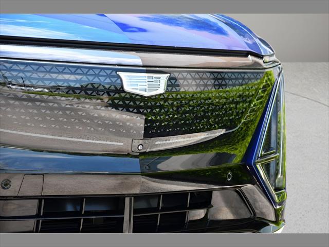 2025 Cadillac LYRIQ SUV in Opulent Blue Metallic thumbnail 10