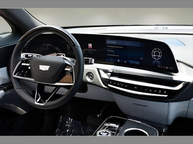 2025 Cadillac LYRIQ SUV in Opulent Blue Metallic thumbnail 18