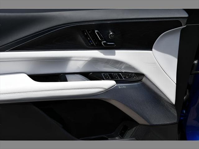 2025 Cadillac LYRIQ SUV in Opulent Blue Metallic thumbnail 26