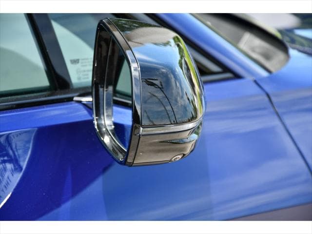 2025 Cadillac LYRIQ SUV in Opulent Blue Metallic thumbnail 31