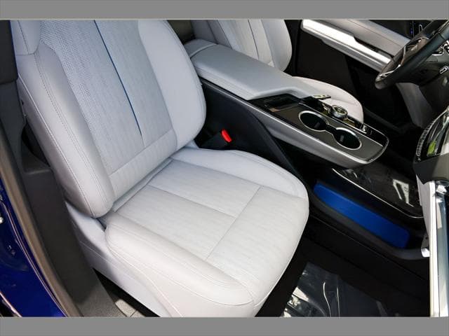 2025 Cadillac LYRIQ SUV in Opulent Blue Metallic thumbnail 32