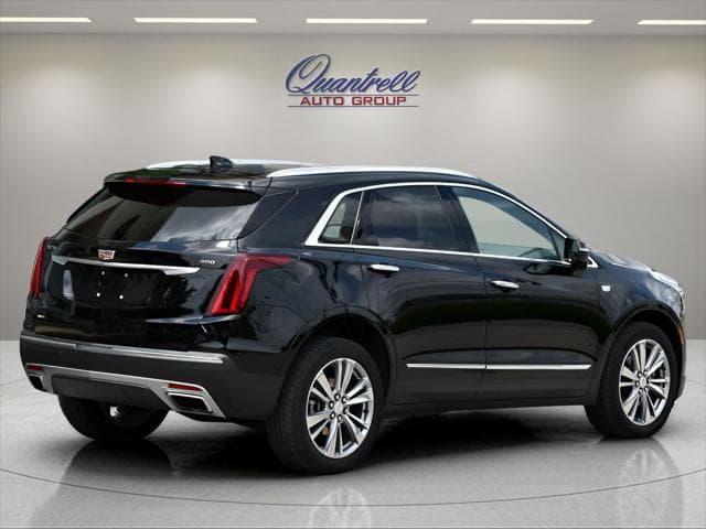 2024 Cadillac XT5 SUV in Stellar Black Metallic thumbnail 4