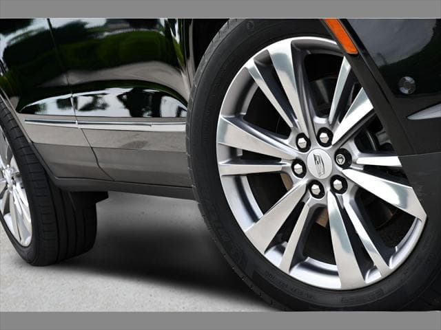 2024 Cadillac XT5 SUV in Stellar Black Metallic thumbnail 11