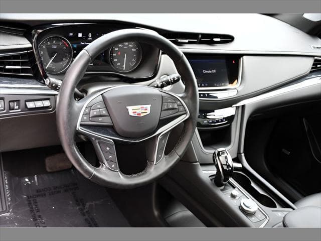 2024 Cadillac XT5 SUV in Stellar Black Metallic thumbnail 13