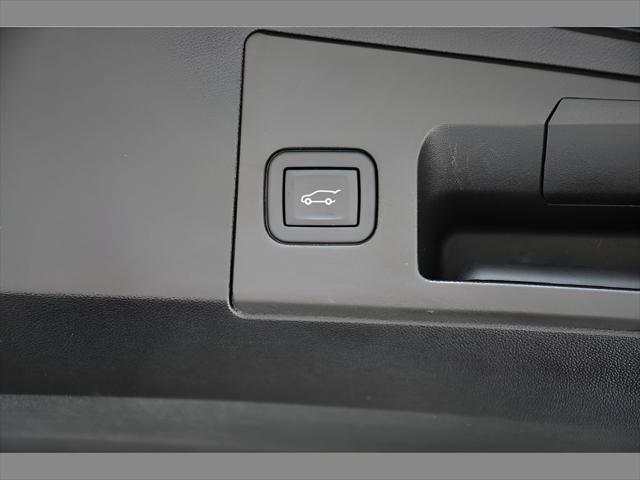 2024 Cadillac XT5 SUV in Stellar Black Metallic thumbnail 24