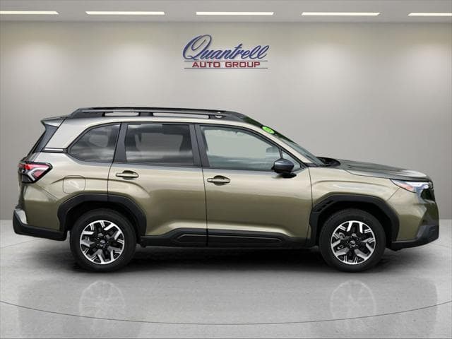 2026 Subaru Forester SUV in Autumn Green Metallic thumbnail 3
