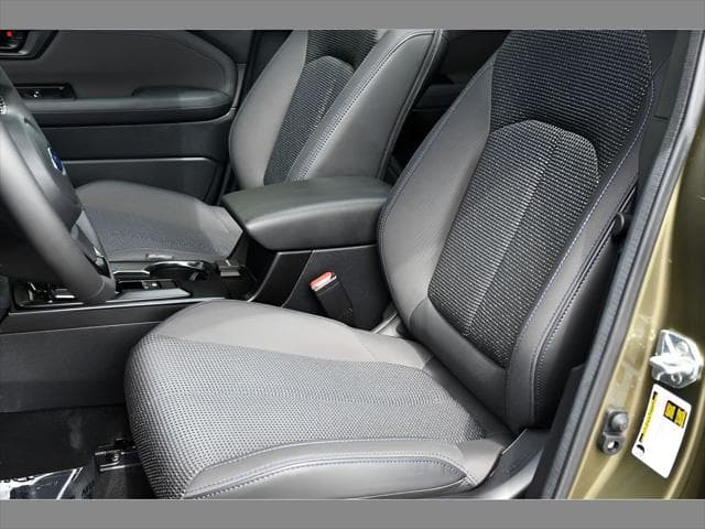 2026 Subaru Forester SUV in Autumn Green Metallic thumbnail 14