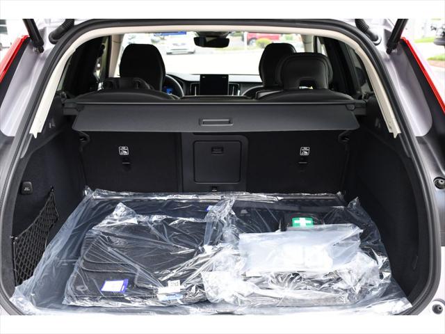 2026 Volvo XC60 Plug-In Hybrid SUV in Aurora Silver thumbnail 20