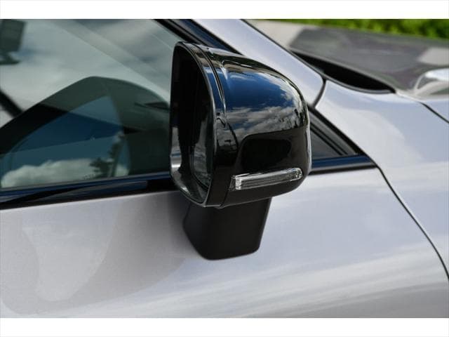 2026 Volvo XC60 Plug-In Hybrid SUV in Aurora Silver thumbnail 27