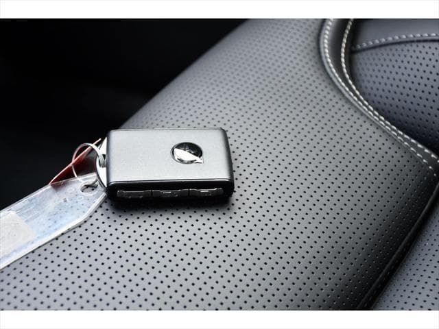2026 Volvo XC60 Plug-In Hybrid SUV in Aurora Silver thumbnail 35