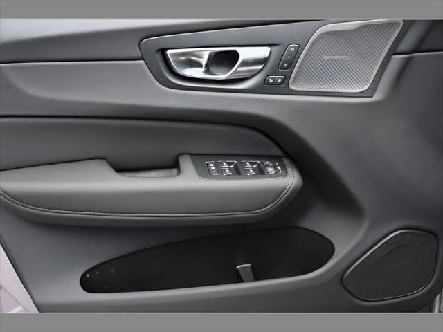2026 Volvo XC60 Plug-In Hybrid SUV in Aurora Silver thumbnail 23