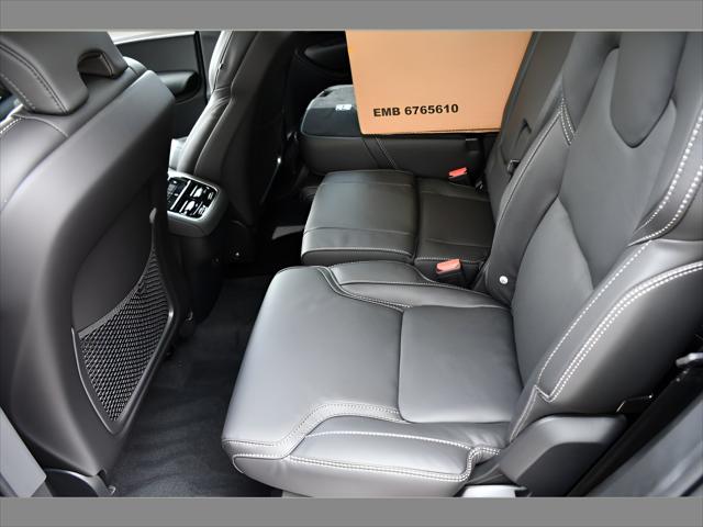 2026 Volvo XC90 SUV in Onyx Black Metallic thumbnail 15