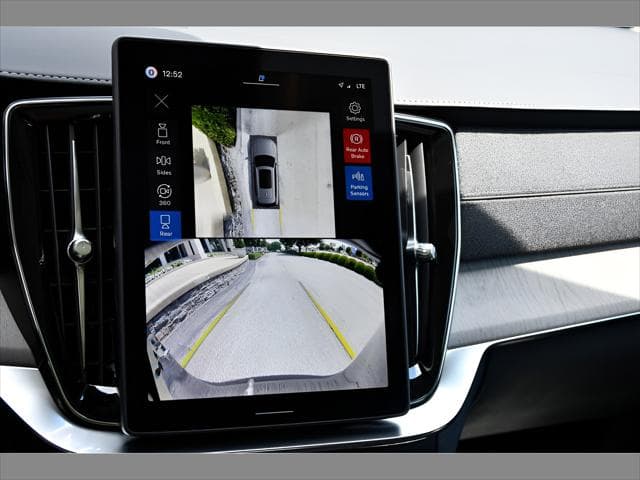 2026 Volvo XC90 SUV in Onyx Black Metallic thumbnail 23