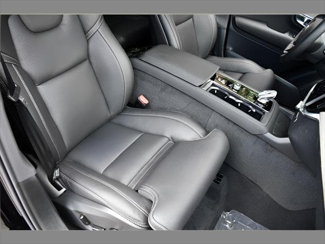 2026 Volvo XC90 SUV in Onyx Black Metallic thumbnail 32