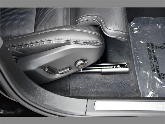 2026 Volvo XC90 SUV in Onyx Black Metallic thumbnail 33