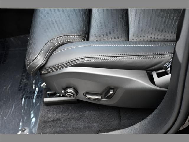 2026 Volvo XC90 SUV in Onyx Black Metallic thumbnail 35