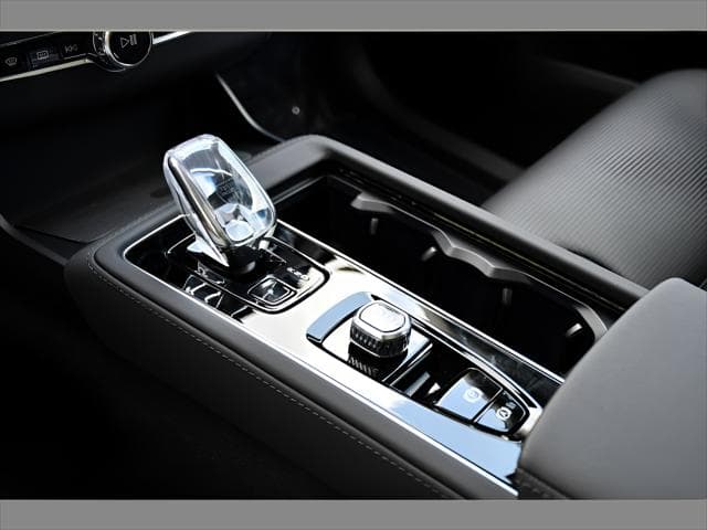 2026 Volvo XC90 SUV in Onyx Black Metallic thumbnail 37