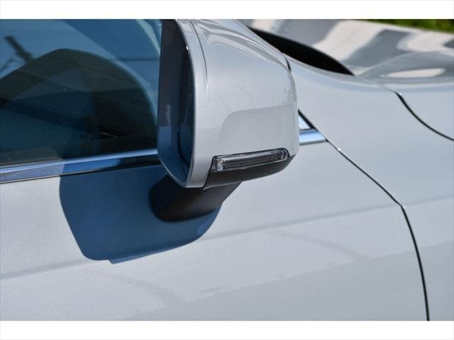2026 Volvo XC90 SUV in Vapour Grey Metallic thumbnail 31