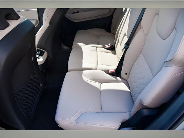2026 Volvo XC90 SUV in Vapour Grey Metallic thumbnail 15