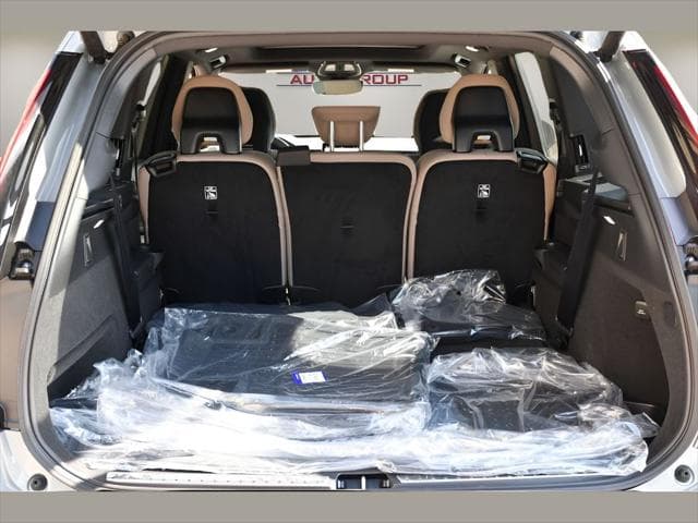 2026 Volvo XC90 SUV in Vapour Grey Metallic thumbnail 24