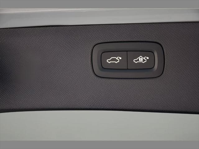 2026 Volvo XC90 SUV in Vapour Grey Metallic thumbnail 25