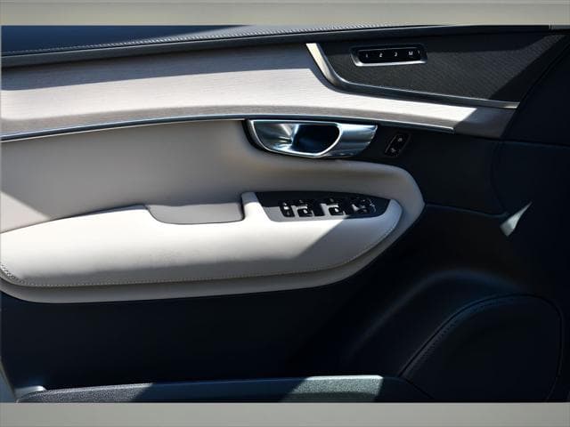 2026 Volvo XC90 SUV in Vapour Grey Metallic thumbnail 27