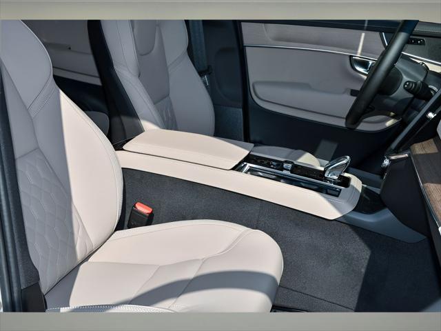 2026 Volvo XC90 SUV in Vapour Grey Metallic thumbnail 32