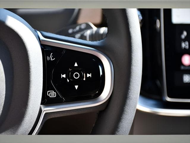 2026 Volvo XC90 SUV in Vapour Grey Metallic thumbnail 36