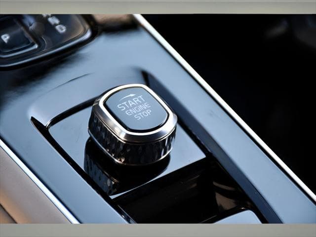 2026 Volvo XC90 SUV in Vapour Grey Metallic thumbnail 38