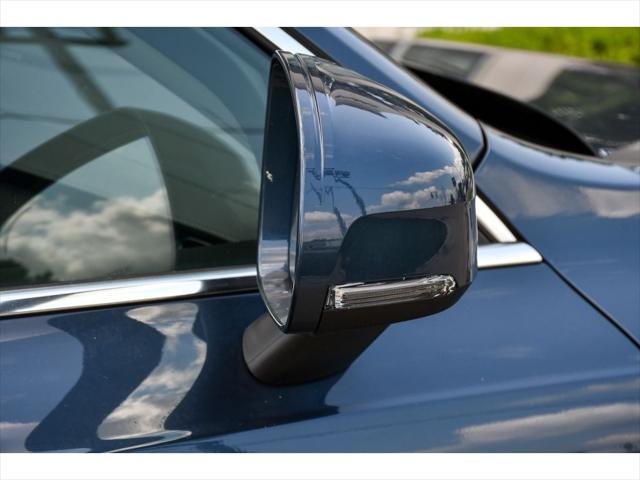 2026 Volvo XC90 Plug-In Hybrid SUV in Denim Blue Metallic thumbnail 32