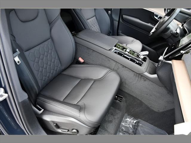 2026 Volvo XC90 Plug-In Hybrid SUV in Denim Blue Metallic thumbnail 13