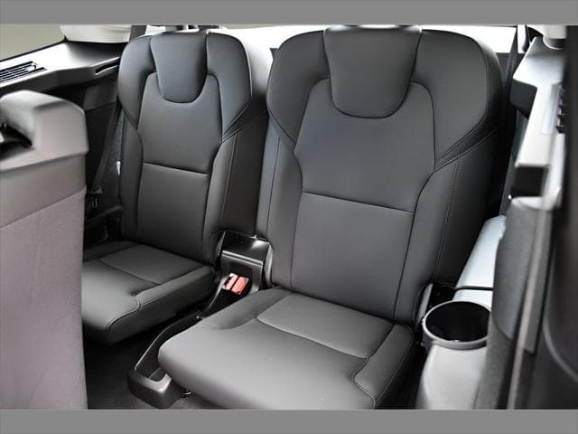 2026 Volvo XC90 Plug-In Hybrid SUV in Denim Blue Metallic thumbnail 16