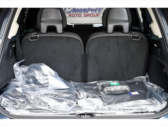 2026 Volvo XC90 Plug-In Hybrid SUV in Denim Blue Metallic thumbnail 25