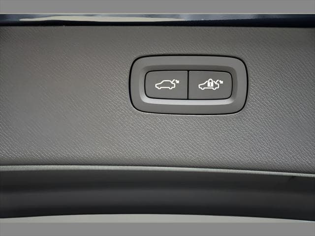 2026 Volvo XC90 Plug-In Hybrid SUV in Denim Blue Metallic thumbnail 26