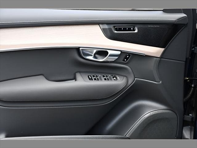 2026 Volvo XC90 Plug-In Hybrid SUV in Denim Blue Metallic thumbnail 28