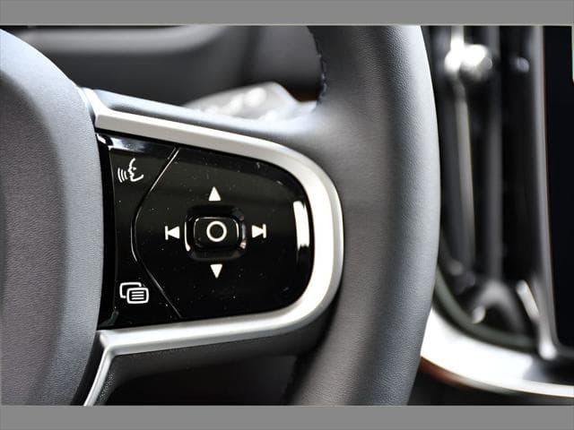 2026 Volvo XC90 Plug-In Hybrid SUV in Denim Blue Metallic thumbnail 35