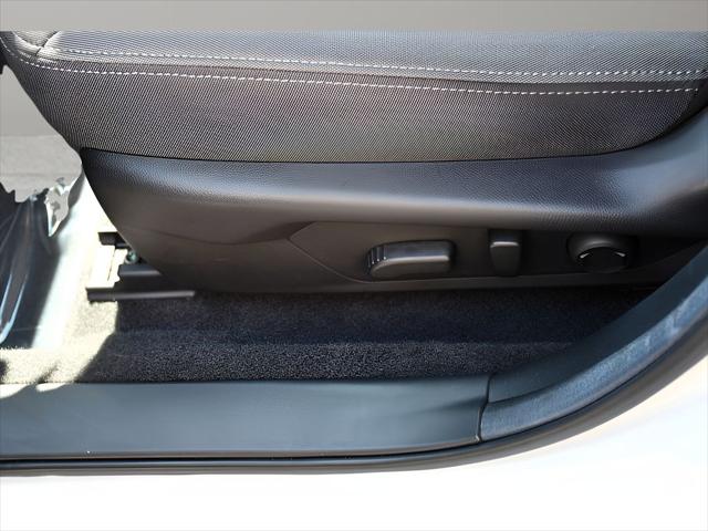 2026 Subaru Crosstrek SUV in Crystal White Pearl thumbnail 31