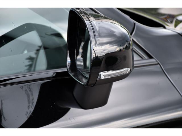 2026 Volvo XC60 Plug-In Hybrid SUV in Onyx Black Metallic thumbnail 27