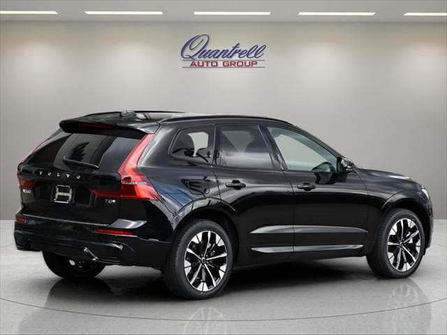 2026 Volvo XC60 Plug-In Hybrid SUV in Onyx Black Metallic thumbnail 4
